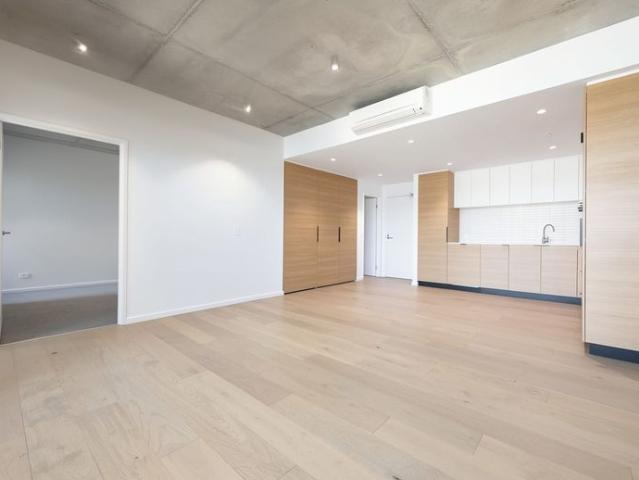 Stylish 2 Bedroom, 2 Bathroom Apartment in Central Footscray