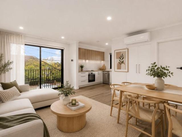 STYLISH 2 BEDROOM, 2 BATHROOM LIVING IN THE HEART OF BENTLEIGH