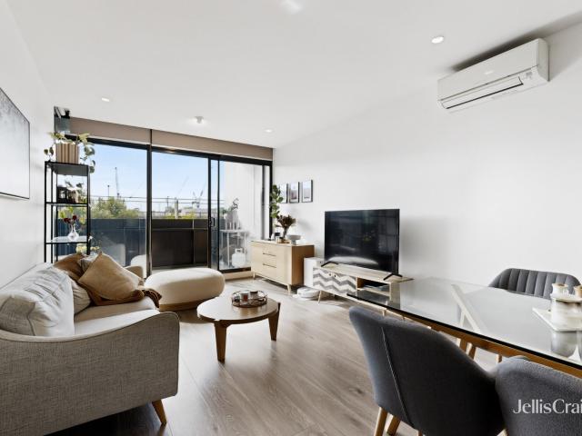 Stylish 2 Bedroom, 2 Bathroom Living in the Heart of Richmond