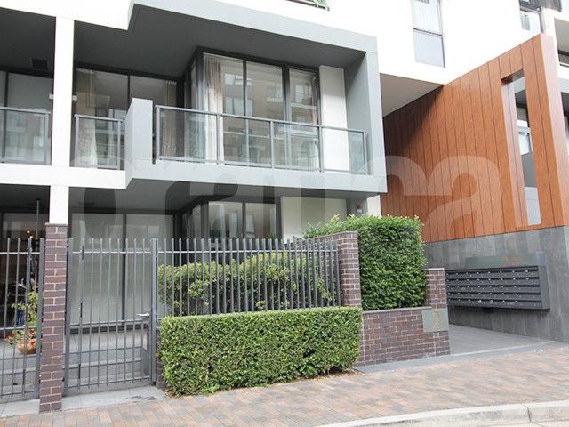 Stylish 2 Bedroom Terrace Apt 5 Minutes Walking to Trams