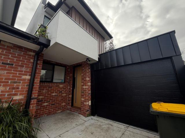 Stylish 2 bedroom townhouse