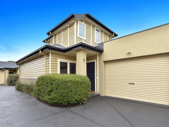 Stylish 2 Bedroom Townhouse in Essendon