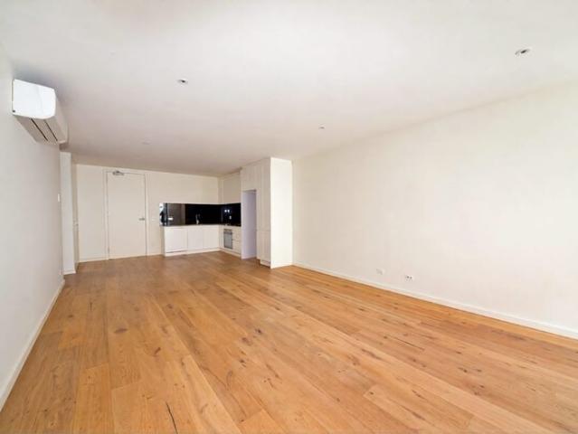 Stylish 2 Bedroom Townhouse in Prime Glen Huntly Location