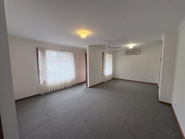 Stylish 2 Bedroom Unit Offering Easy, Low Maintenance Living