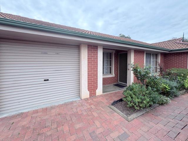 Stylish 2 Bedroom Unit Offering Easy, Low Maintenance Living