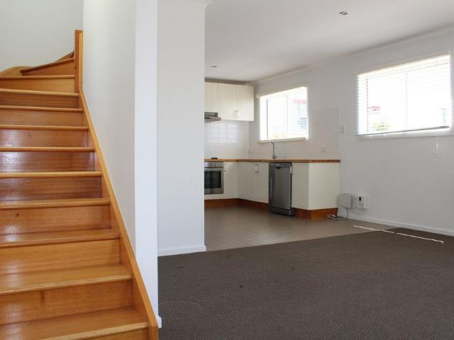 Stylish 2 Bedroom Unit in Sought After West Hobart