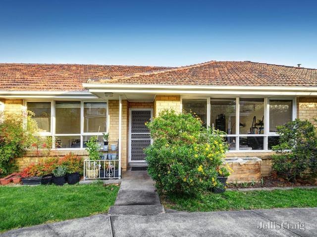 Stylish 2 Bedroom Unit in the Heart of Mont Albert