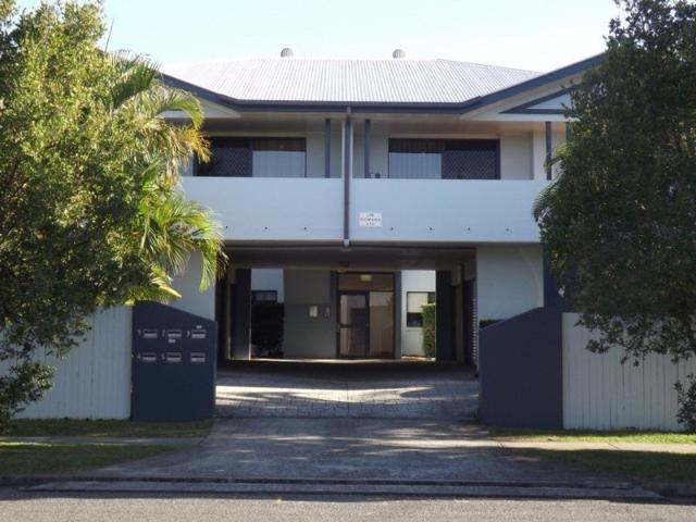Stylish 2 Bedroom Unit with Courtyard in Prime Northgate Location