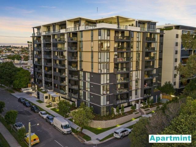 Stylish 2 Bedroom with MPR & 2 Carparks Stones Corner Apartment Great Location!