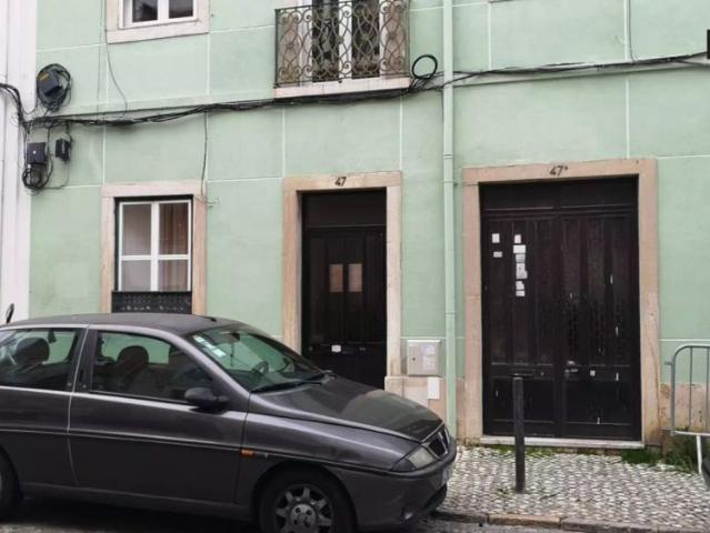 Stylish 2 bedroom apartment for rent in Campolide