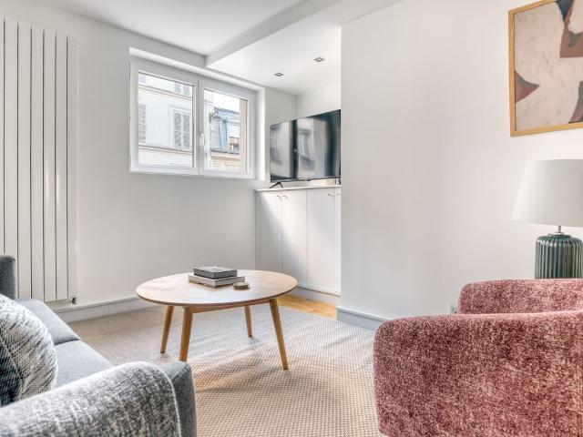 Stylish 2 Bedroom Apartment in Batignolles, Paris, Paris Amsterdam Apartments for Rent