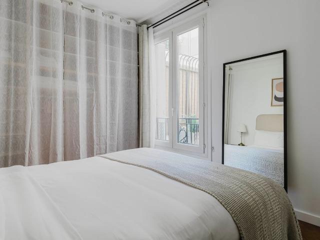 Stylish 2 Bedroom Apartment in Heart of Paris, Paris Amsterdam Apartments for Rent