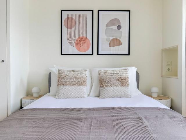 Stylish 2 Bedroom Apartment in Heart of Paris, Paris Amsterdam Apartments for Rent