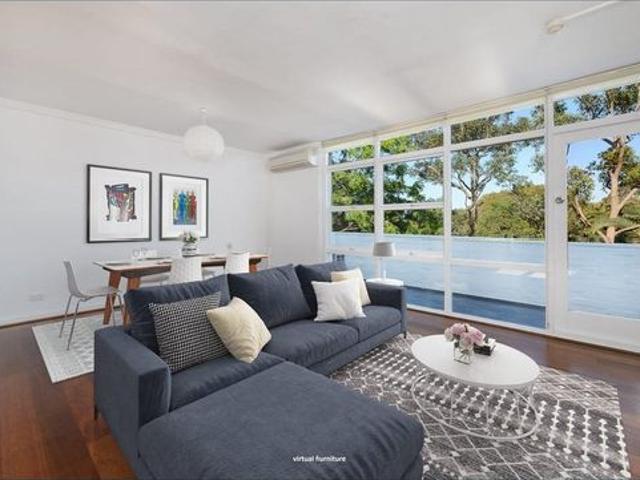 Stylish 2 Bedroom Apartment in Sought After Kalinda Building