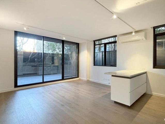 Stylish 2 Bedroom Apartment in Prestigious Toorak!