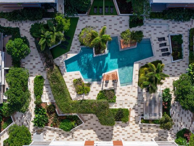 Stylish 2 Bedroom Apartment in Prime Bundall Location