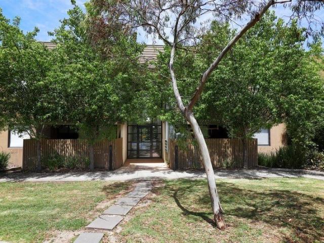 Stylish 2 Bedroom Apartment in Prime Location