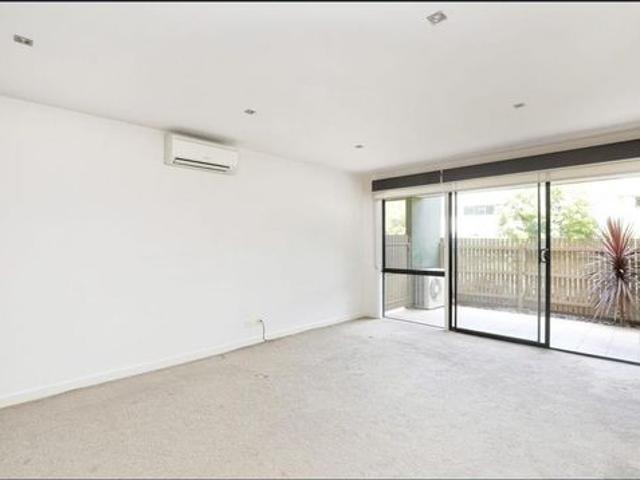 Stylish 2 Bedroom Apartment in Prime Location