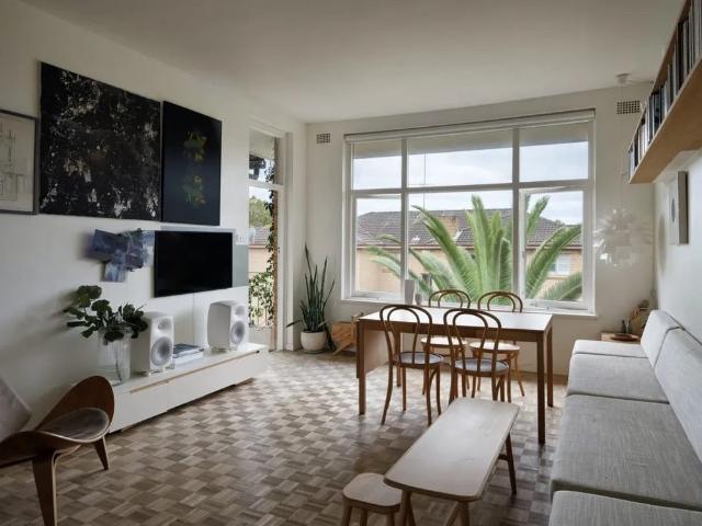 Stylish 2 Bedroom Apartment in the Heart of Bondi