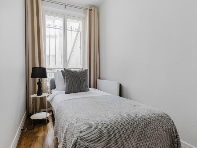 Stylish 2 Bedroom Apartment in the Heart of Le Marais, Paris Amsterdam Apartments for Rent