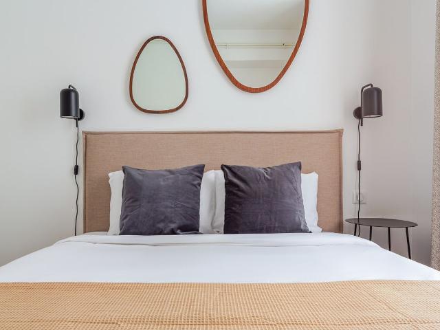 Stylish 2 Bedroom Apartment in the Heart of Paris, Paris Amsterdam Apartments for Rent