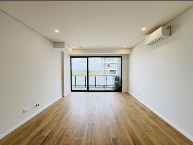 Stylish 2 Bedroom Apartment in the Heart of Rouse Hill