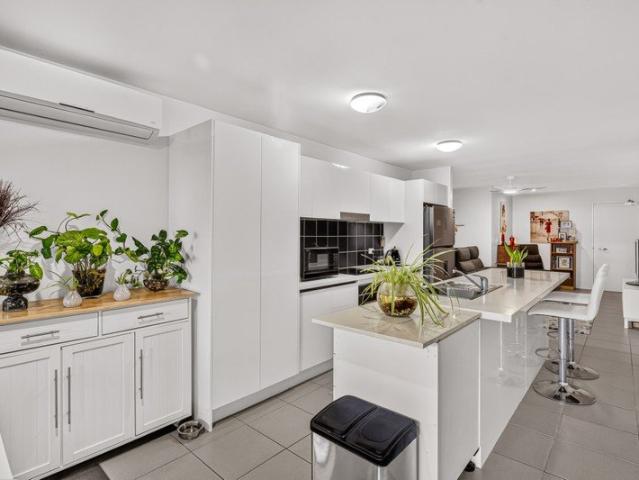 Stylish 2 Bedroom Apartment in the Heart of Sippy Downs