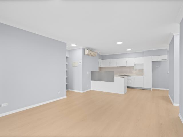 Stylish 2 Bedroom Apartment in Varsity Views, Burleigh Waters