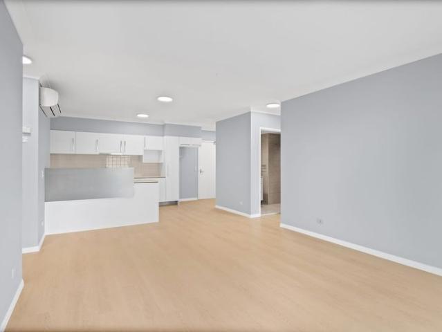 Stylish 2 Bedroom Apartment in Varsity Views, Burleigh Waters