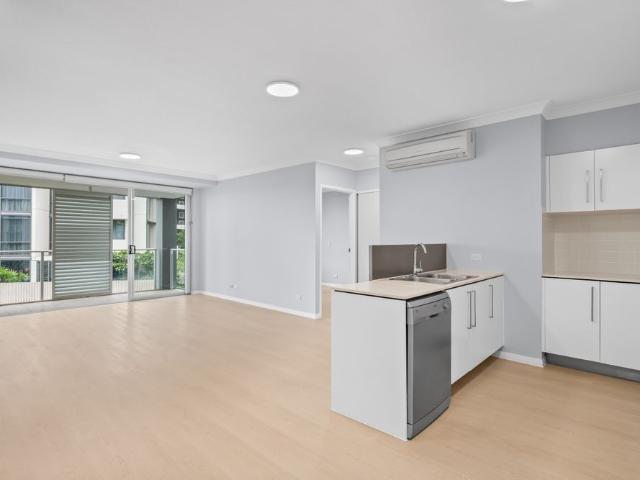 Stylish 2 Bedroom Apartment in Varsity Views, Burleigh Waters