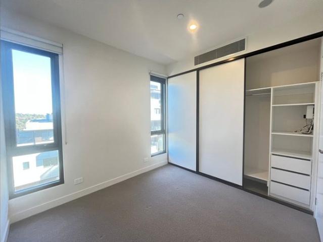 Stylish 2 Bedroom Apartment Opposite The Pines Shopping Centre
