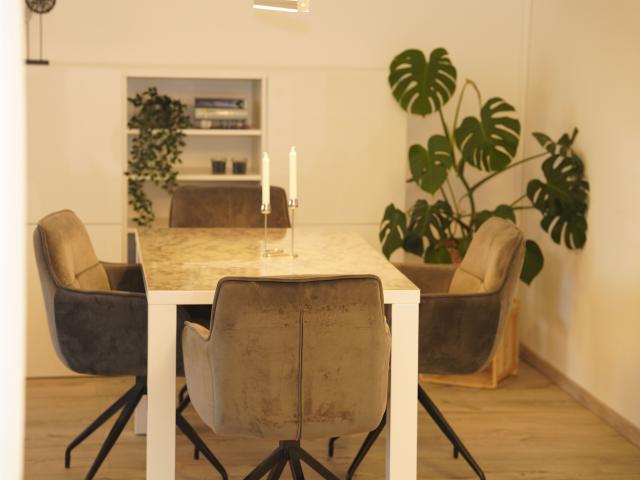 Stylish 2 Bedroom Apartment with 2 En Suite Bathrooms & Balcony