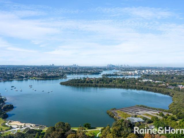 Stylish 2 Bedroom Apartment with Versatile Winter Garden & Panoramic Water and City Views