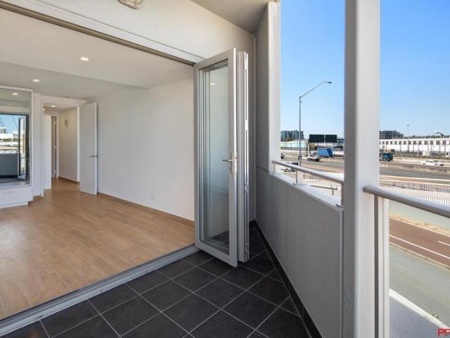 Stylish 1 Bedroom Apartment with Balcony & City Outlook