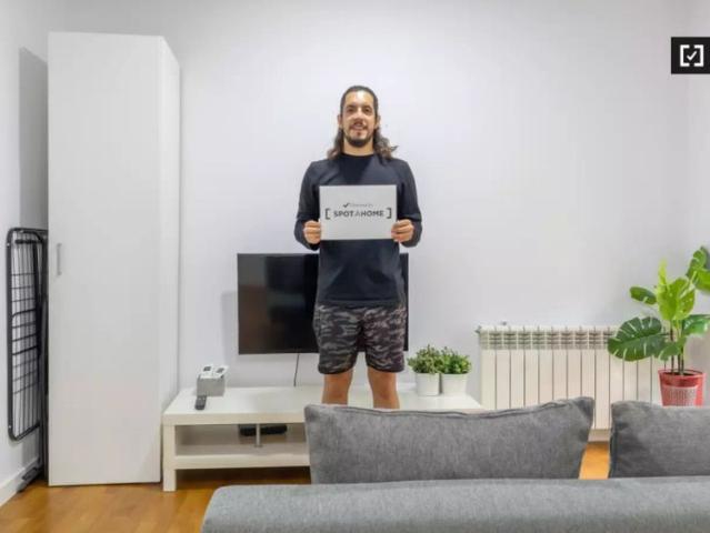 Stylish 2 bedroom apartment with balcony for rent in diverse Lavapiés