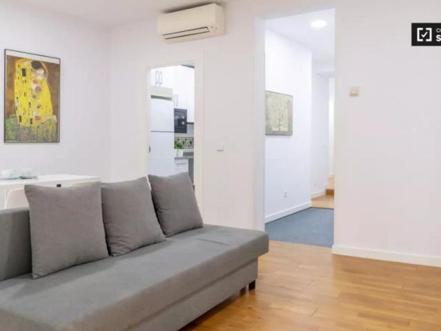 Stylish 2 bedroom apartment with balcony for rent in diverse Lavapiés