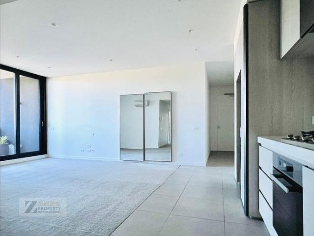 Stylish 2 Bedroom Apartment with Balcony & Parking in the Heart of Doncaster