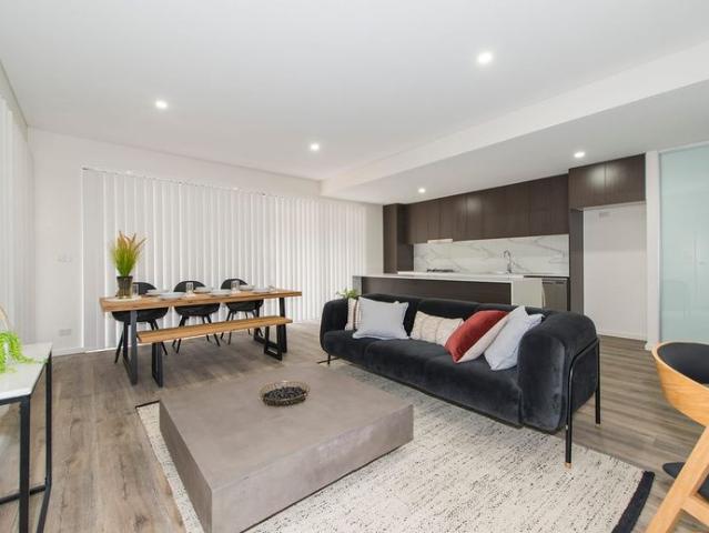 Stylish 2 Bedroom Apartment with Balcony & Secure Parking