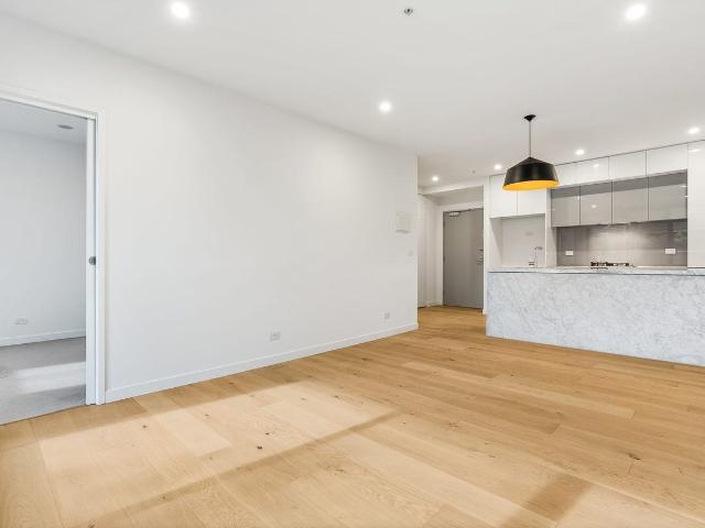 Stylish 2 Bedroom Apartment with Balcony & Secure Parking
