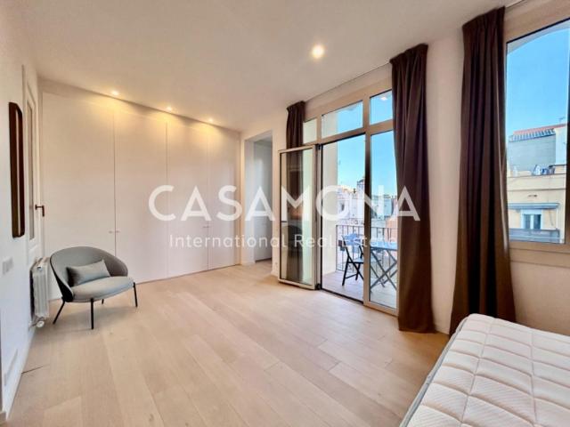 Stylish 2 Bedroom Apartment with Balconies by Carrer de Verdi