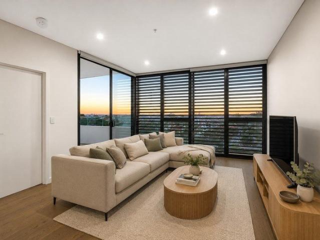 Stylish 2 Bedroom Apartment with Bonus Study!