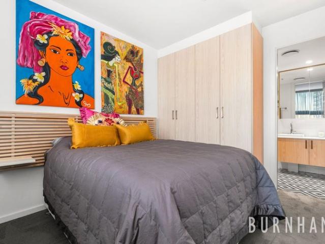 Stylish 2 Bedroom Apartment with City Views – Footscray