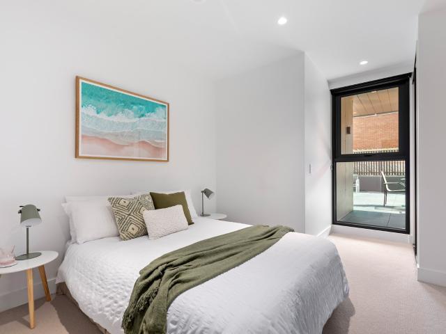 Stylish 2 Bedroom Apartment with Expansive Courtyard Living!