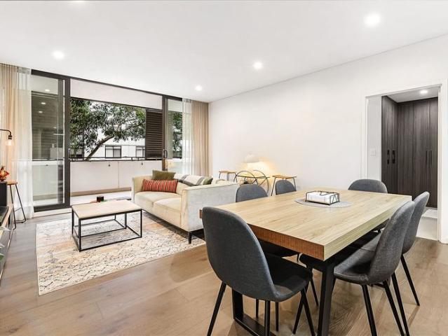 Stylish 2 Bedroom Apartment with Leafy Outlook
