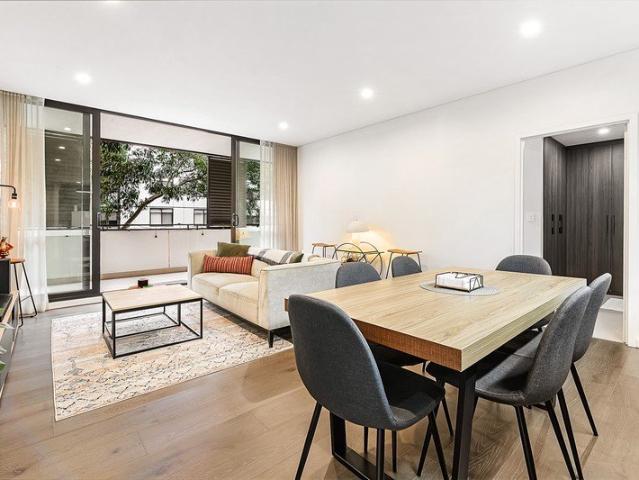 Stylish 2 Bedroom Apartment with Leafy Outlook