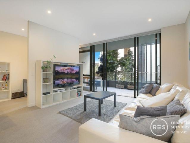 Stylish 2 Bedroom Apartment with Parking in Harold Park, Glebe