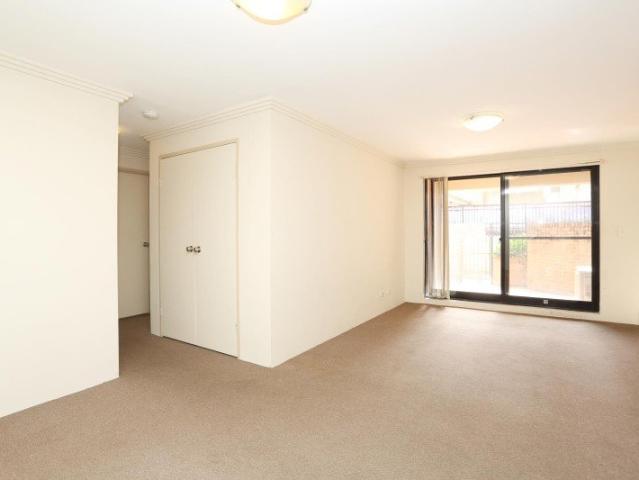 Stylish 2 Bedroom Apartment with Private Courtyard!