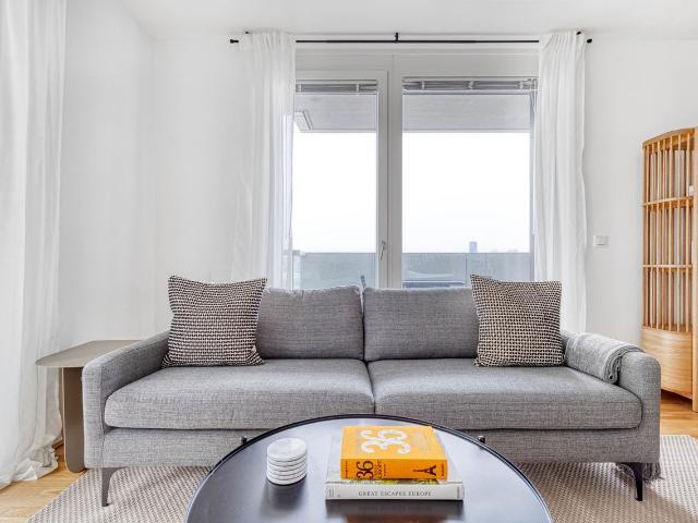 Stylish 2 Bedroom Apartment with River Views, Vienna Amsterdam Apartments for Rent