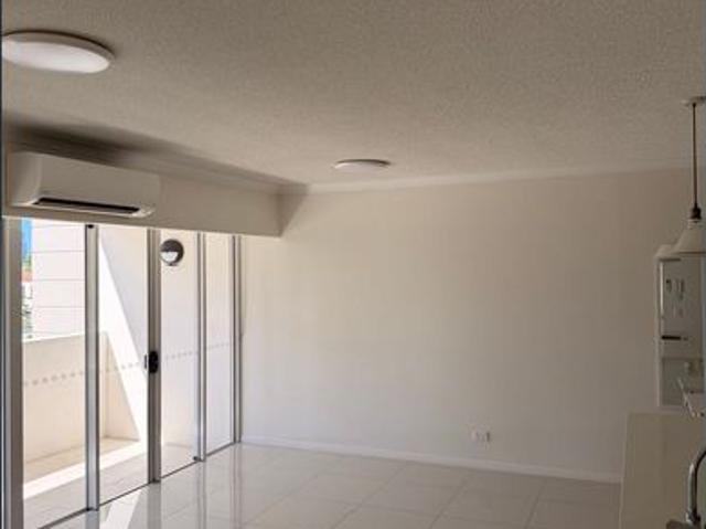 Furnished 2 Bedroom Apartment with Secure Parking in the Heart of Southport