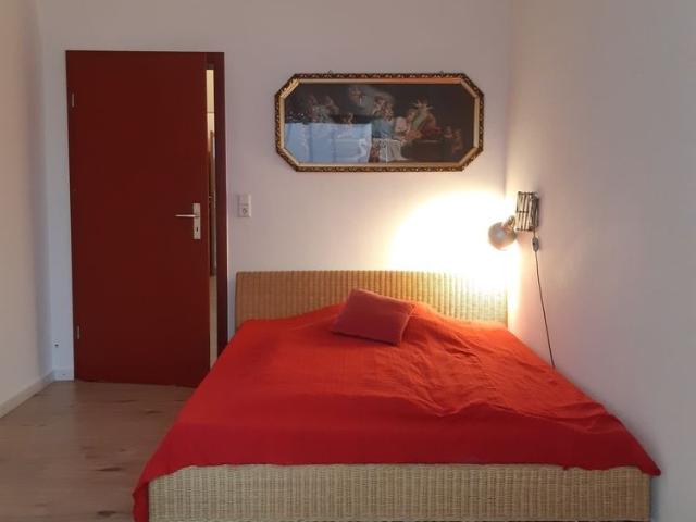 Stylish 2 Bedroom Apartment with Shower Bath and Spacious, Sunlit Kitchen, Koln Amsterdam Apartments for Rent